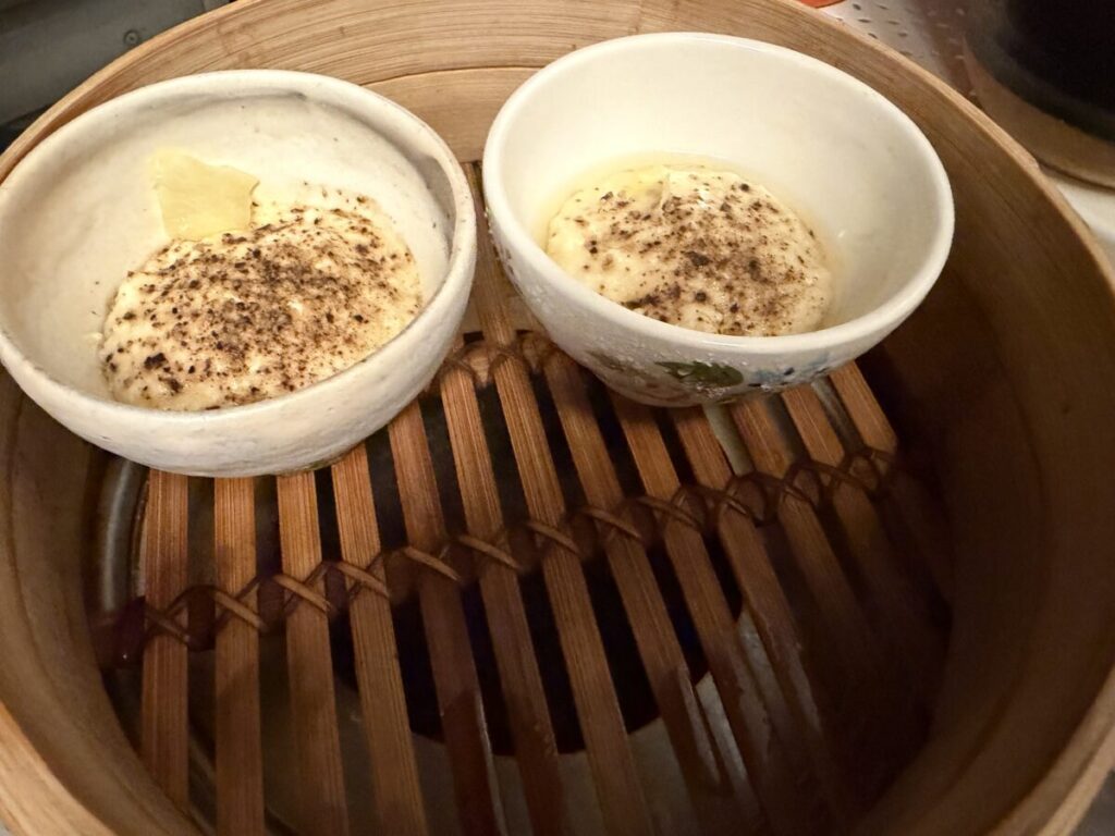 米粉蒸しパンをせいろに入れる