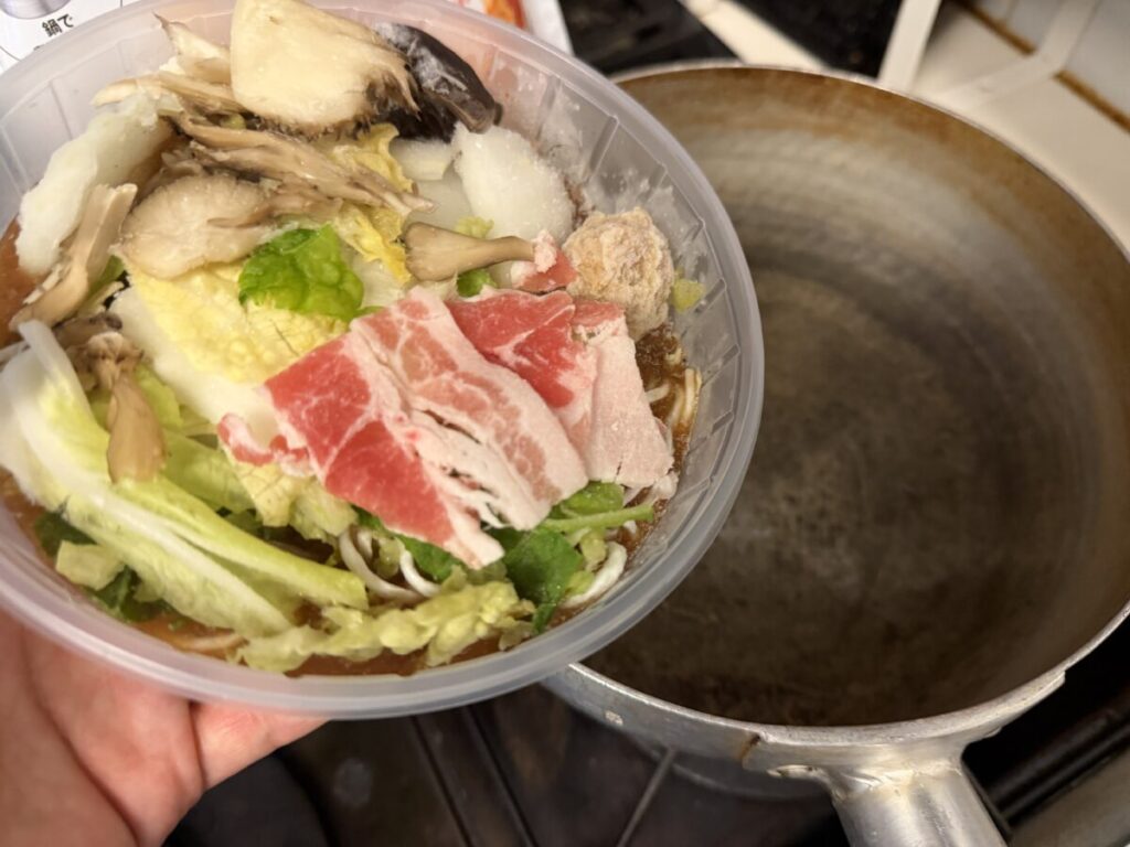 セブイレブンマーラータンを袋から出したところ。鍋にいれるだけ