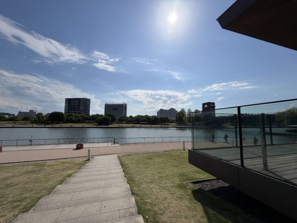 世界一美しいスタバ・富山環水公園
