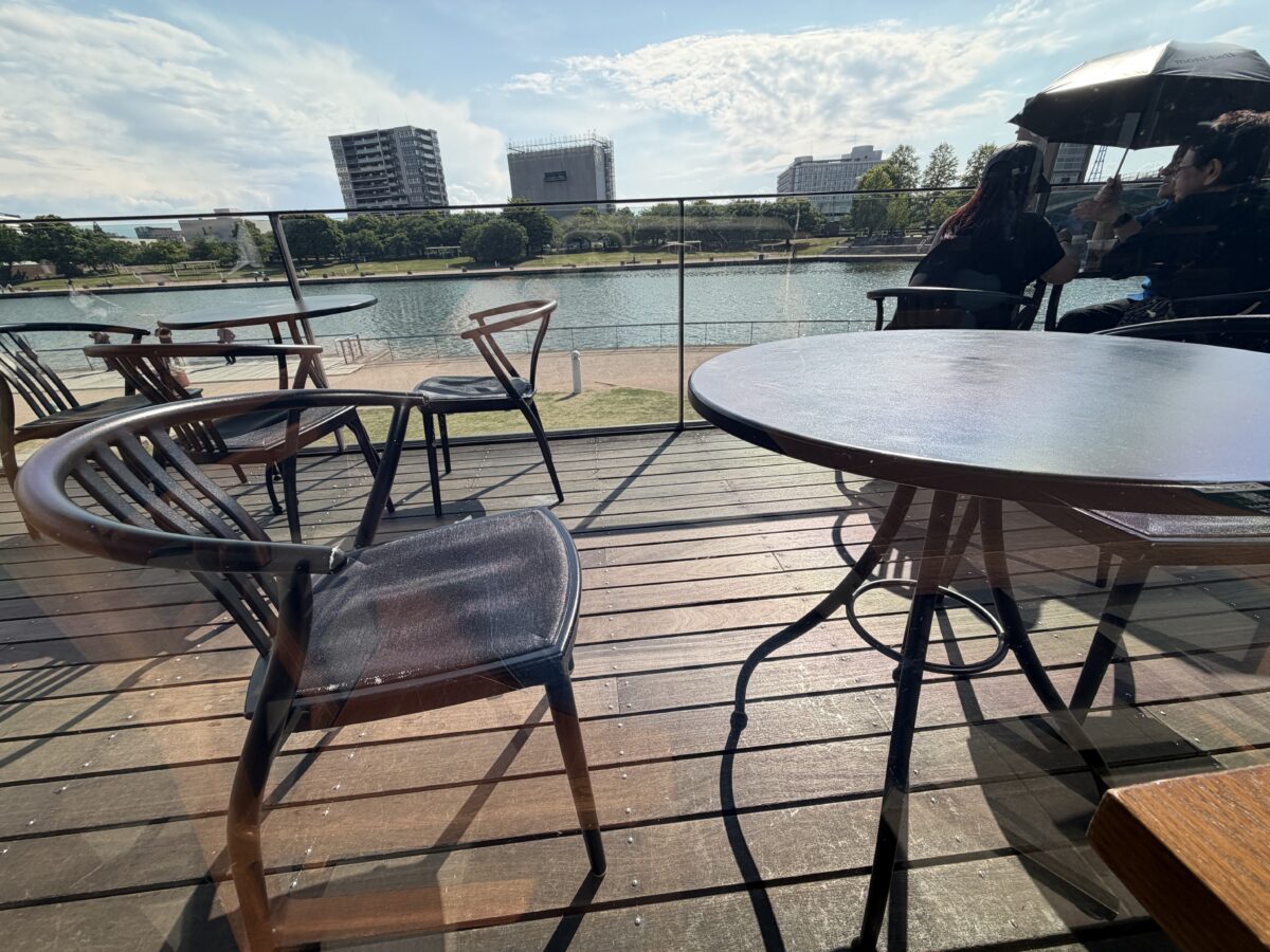 スターバックス富山環水公園のテラス席