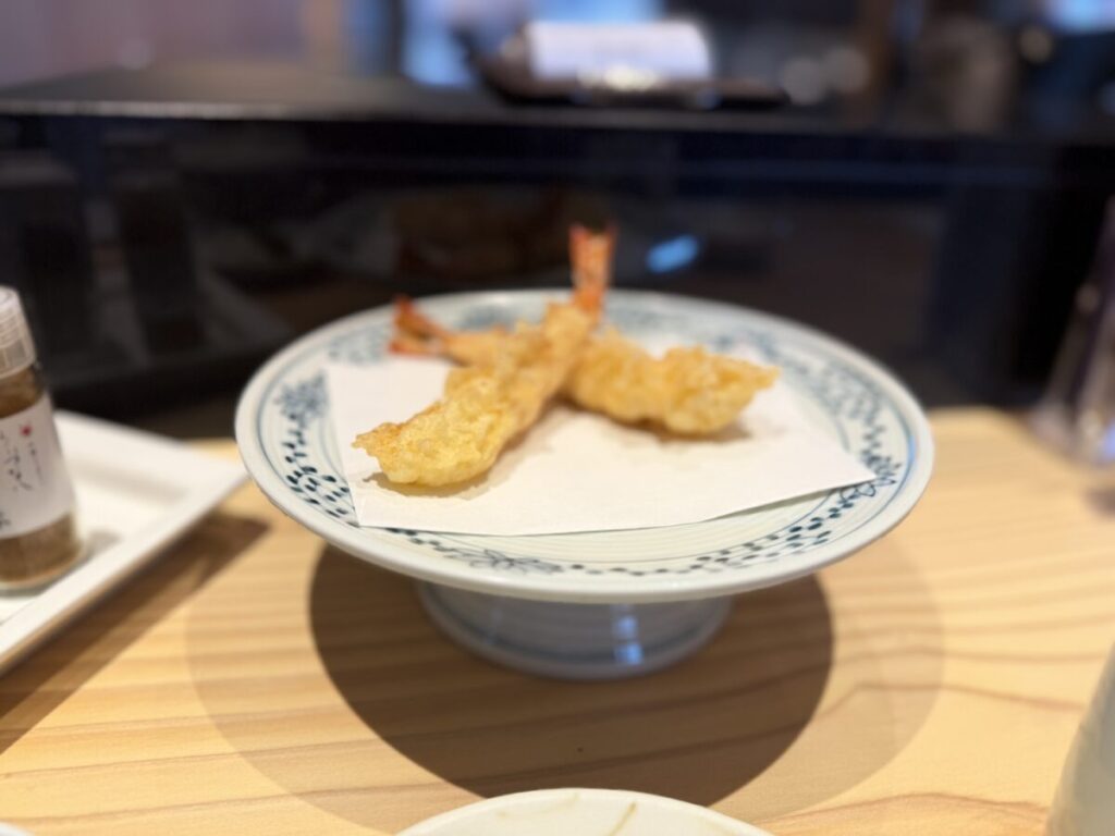 新宿つな八別館の昼午前の海老の天ぷら