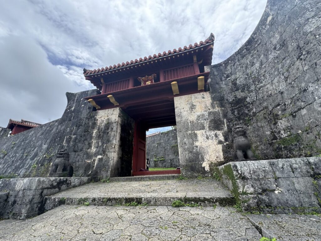 首里城への門