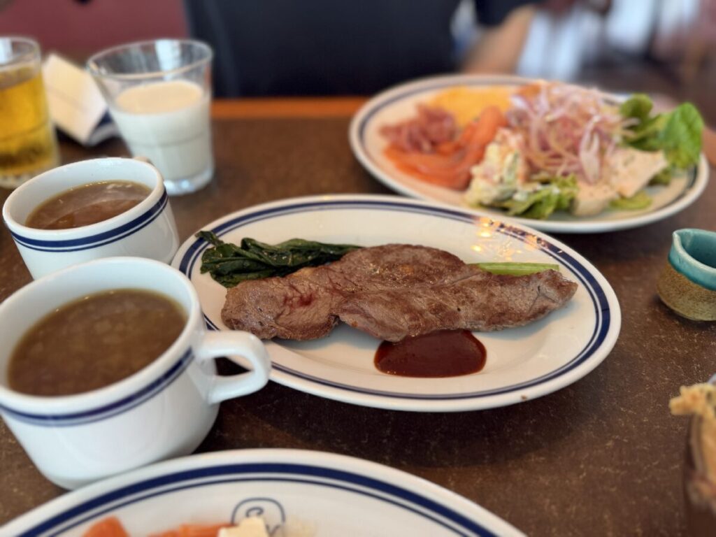 那覇サウスウエストグランドホテルの朝食ステーキ